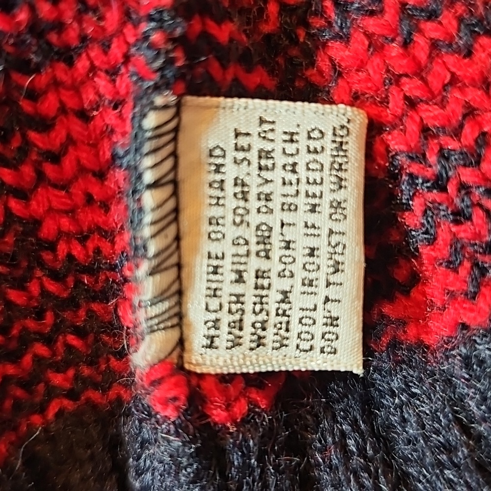 VINTAGE JAZZY NAVY & RED GEOMETRIC PATTERN TWO-PIECE SWEATER & SKIRT SET - Picture 14 of 14